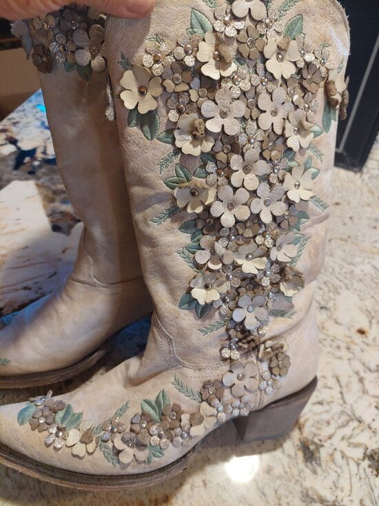 Corral Boots Shoes - Corral Cream 3D leather Flower Boots Size 9.5 m